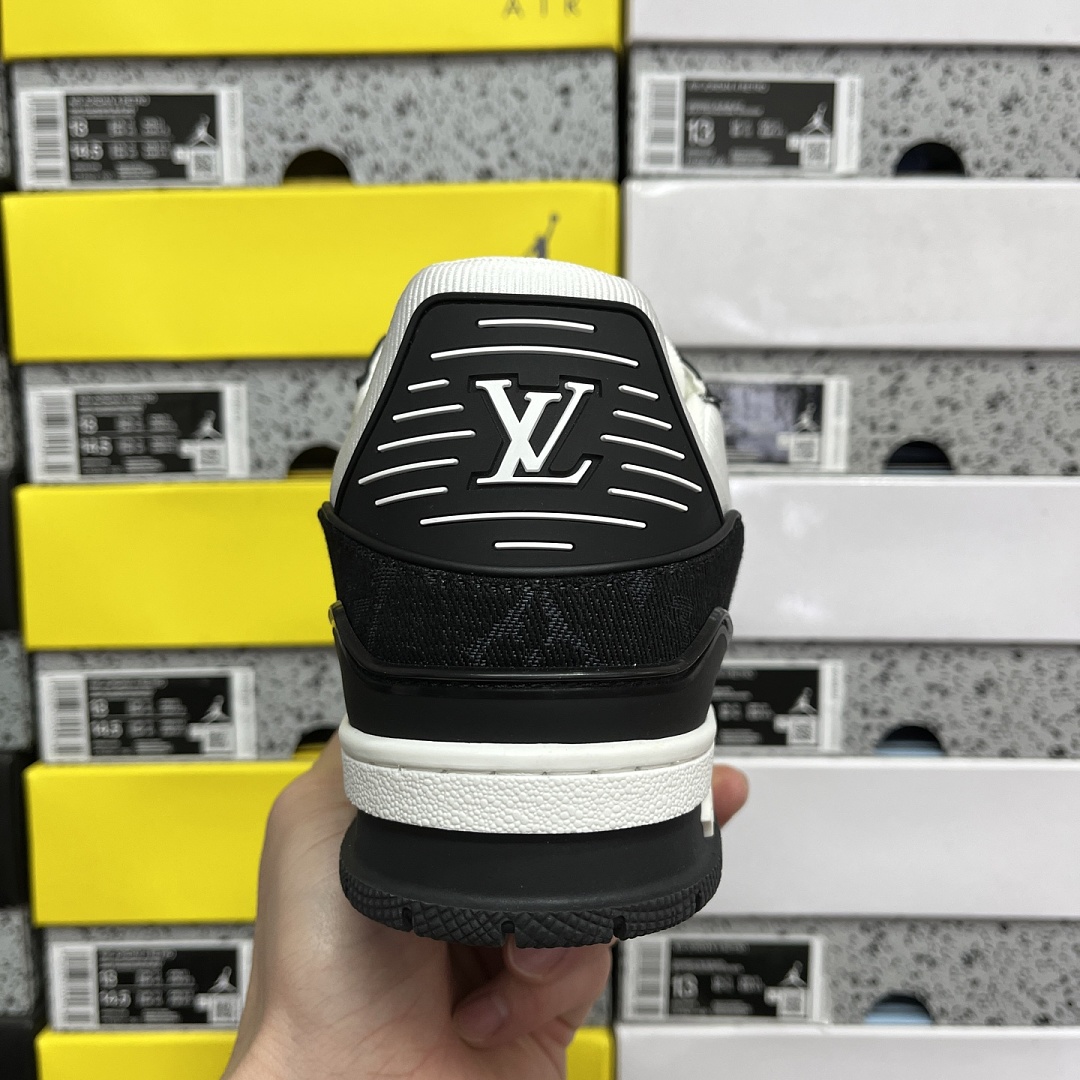 Louis Vuitton Trainer 1-03 - Image 9