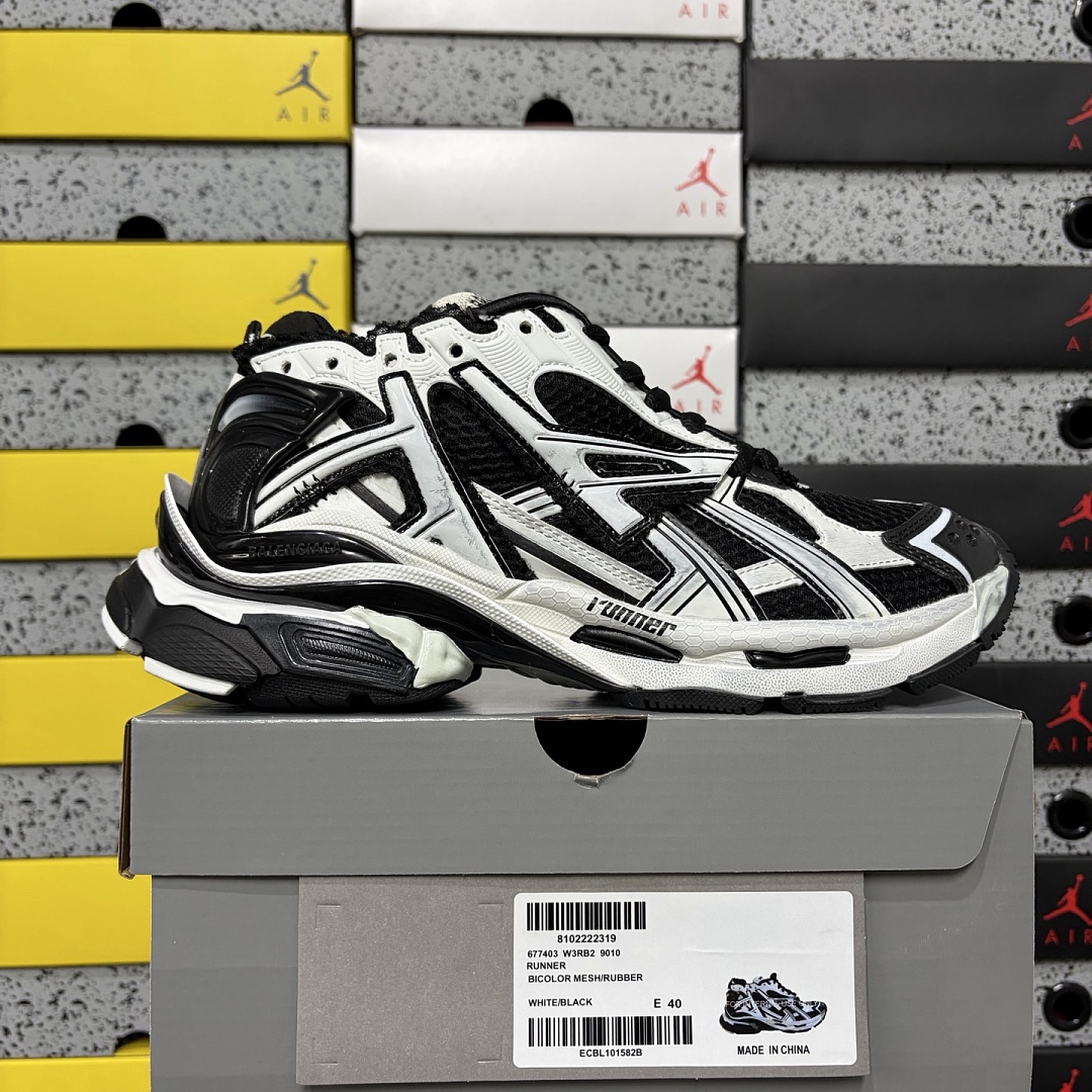 Balenciaga BLCG Runner White Black 7.0