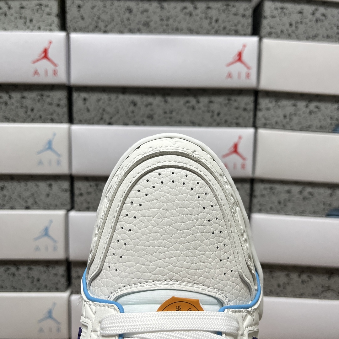 Louis Vuitton Trainer (WHITE BLUE) - Image 4