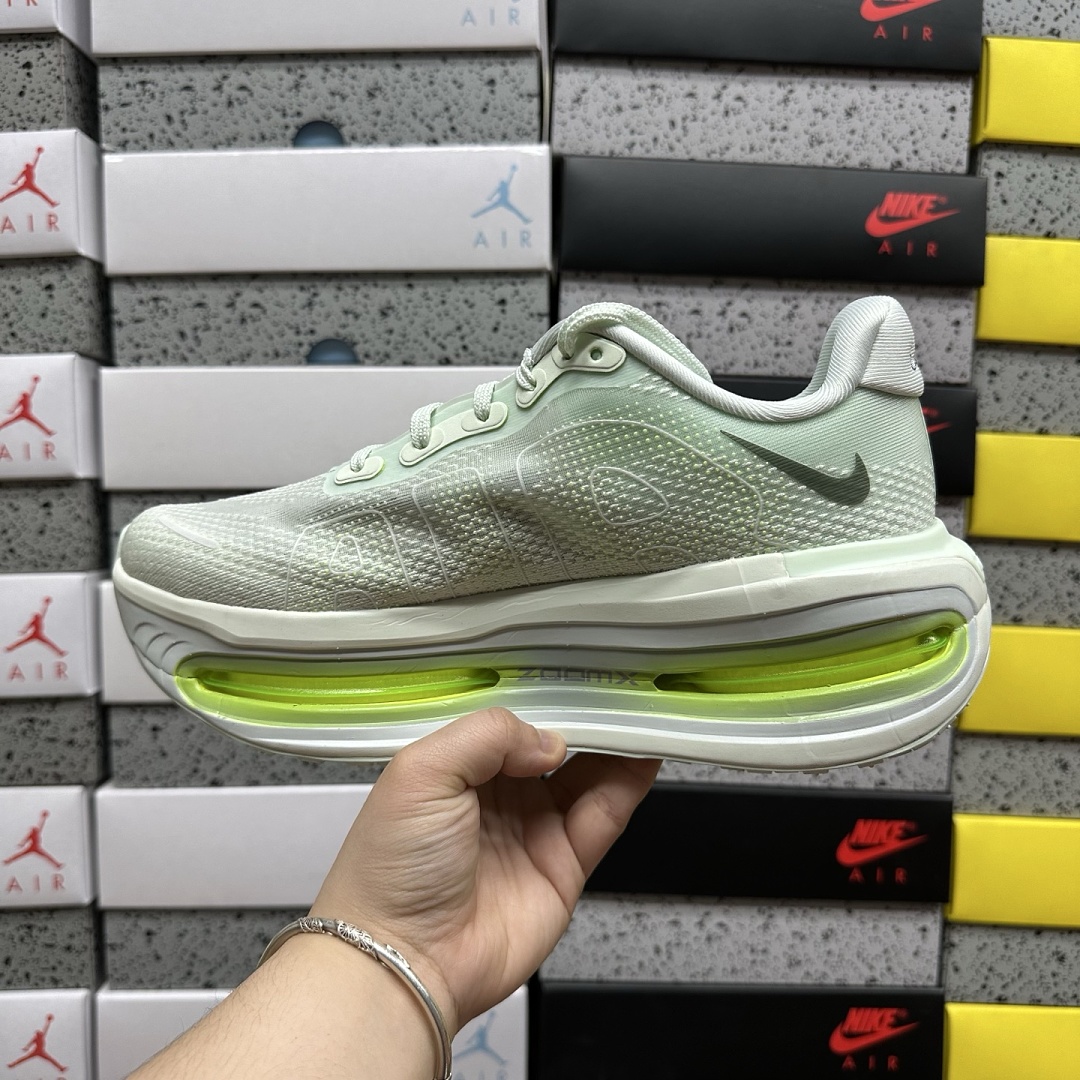 Nike Vomero Premium Barely Volt - Image 2
