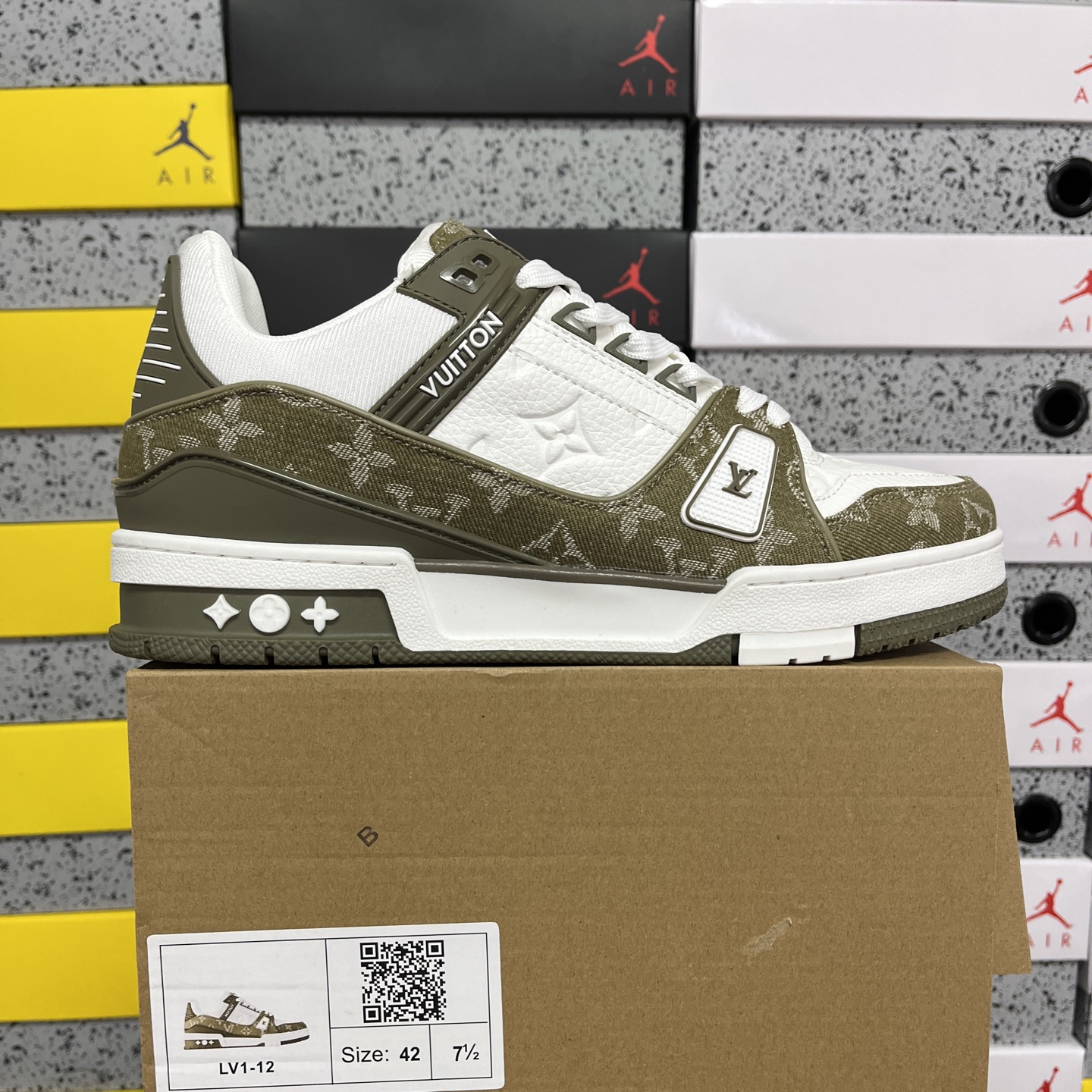 Louis Vuitton Trainer 1-12 - Image 10