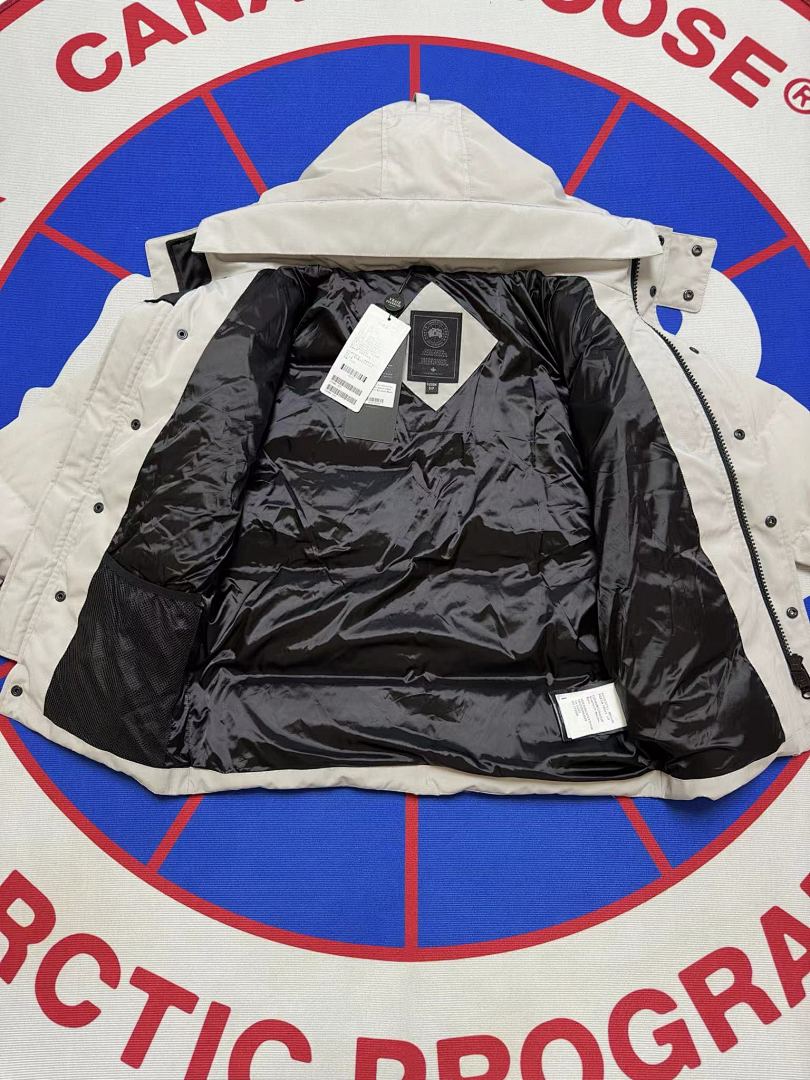 Canada Goose Wyndham Parka - Image 94
