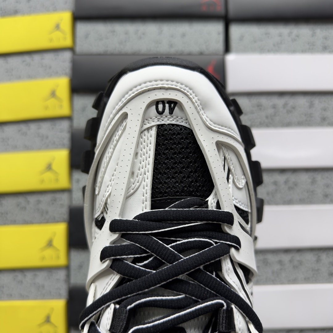 Balenciaga BLCG Track 4162 (Black White) - Image 3
