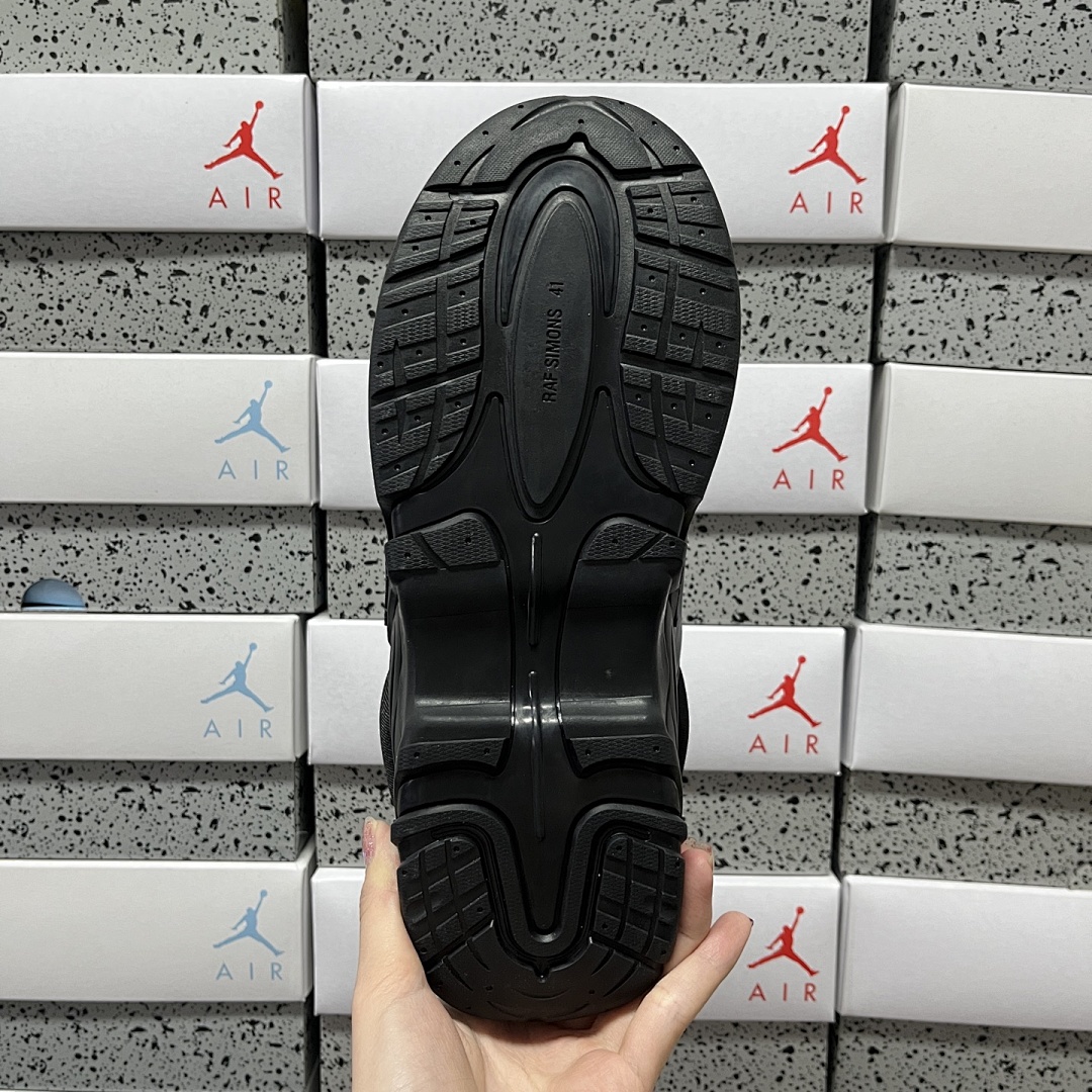 On Running Raf Simons Low Top (Black ANTEI) - Image 4