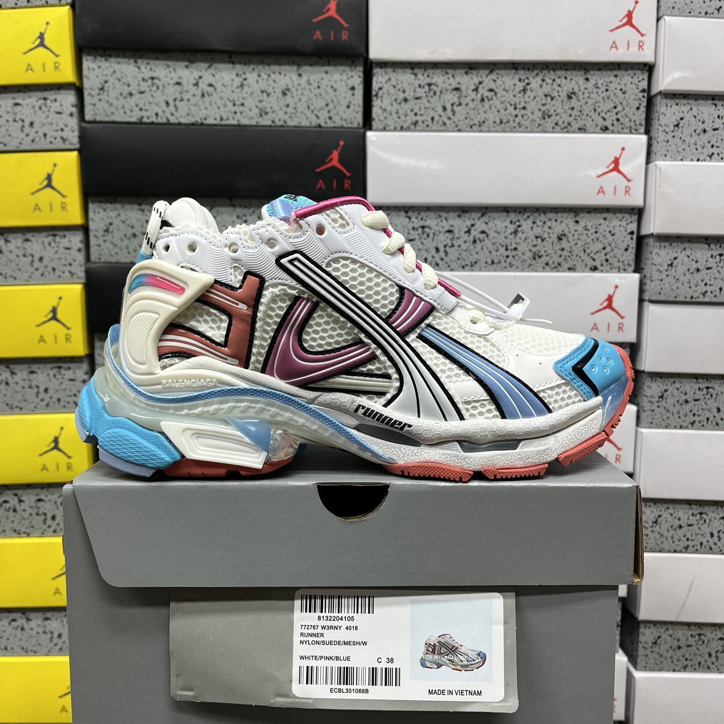 Balenciaga BLCG Runner 7.5 - Image 11