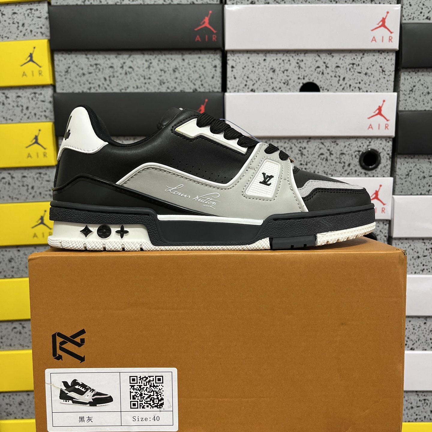 Louis Vuitton Trainer - Image 10