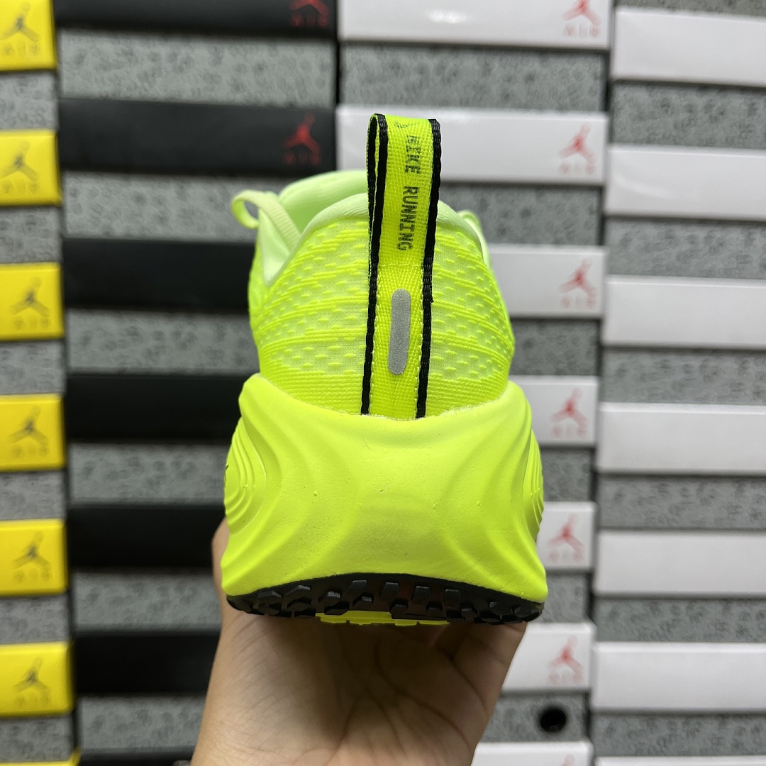 Nike Vomero Plus - Image 6