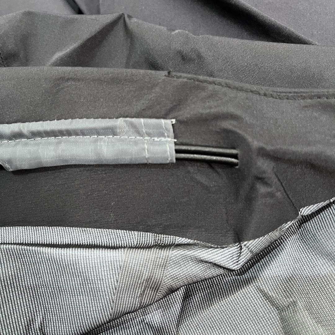Arc'teryx Beta LT Jacket (Black) - Image 25