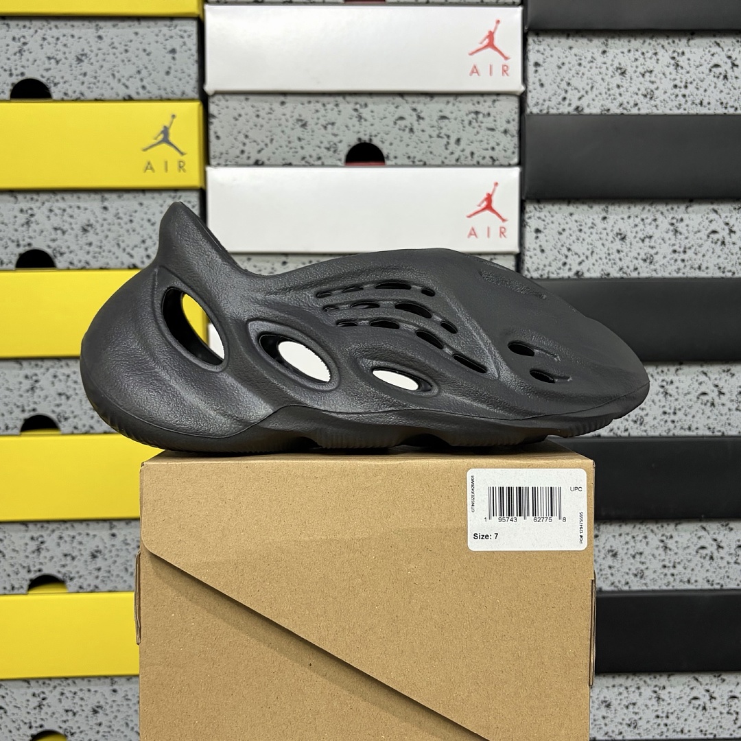 Adidas Yeezy Foam RNR Onyx Clogs