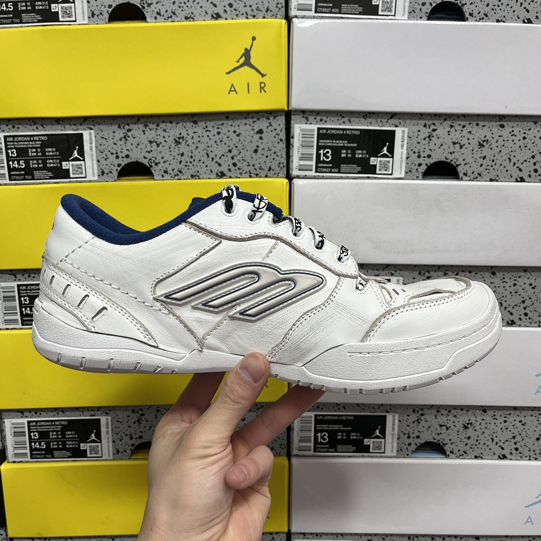 Balenciaga Hamptons Sneakers - Image 4
