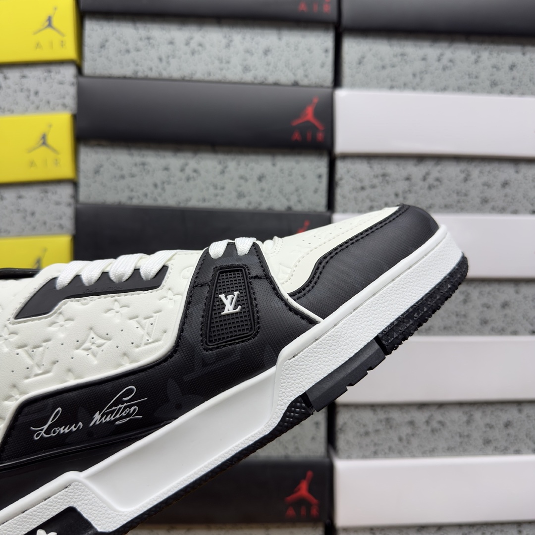Louis Vuitton Trainer 2-18 - Image 5