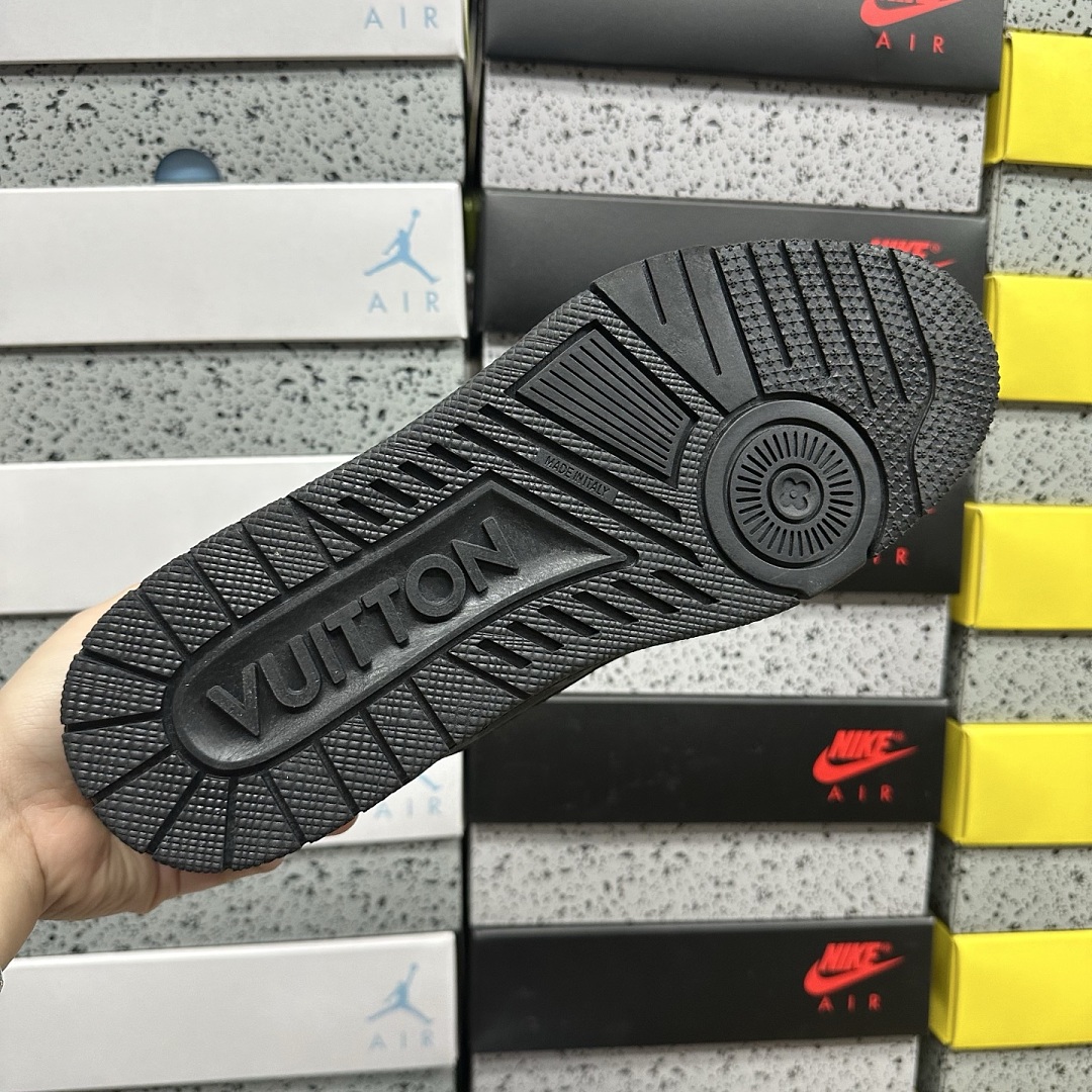 Louis Vuitton Trainer V2-15 - Image 8