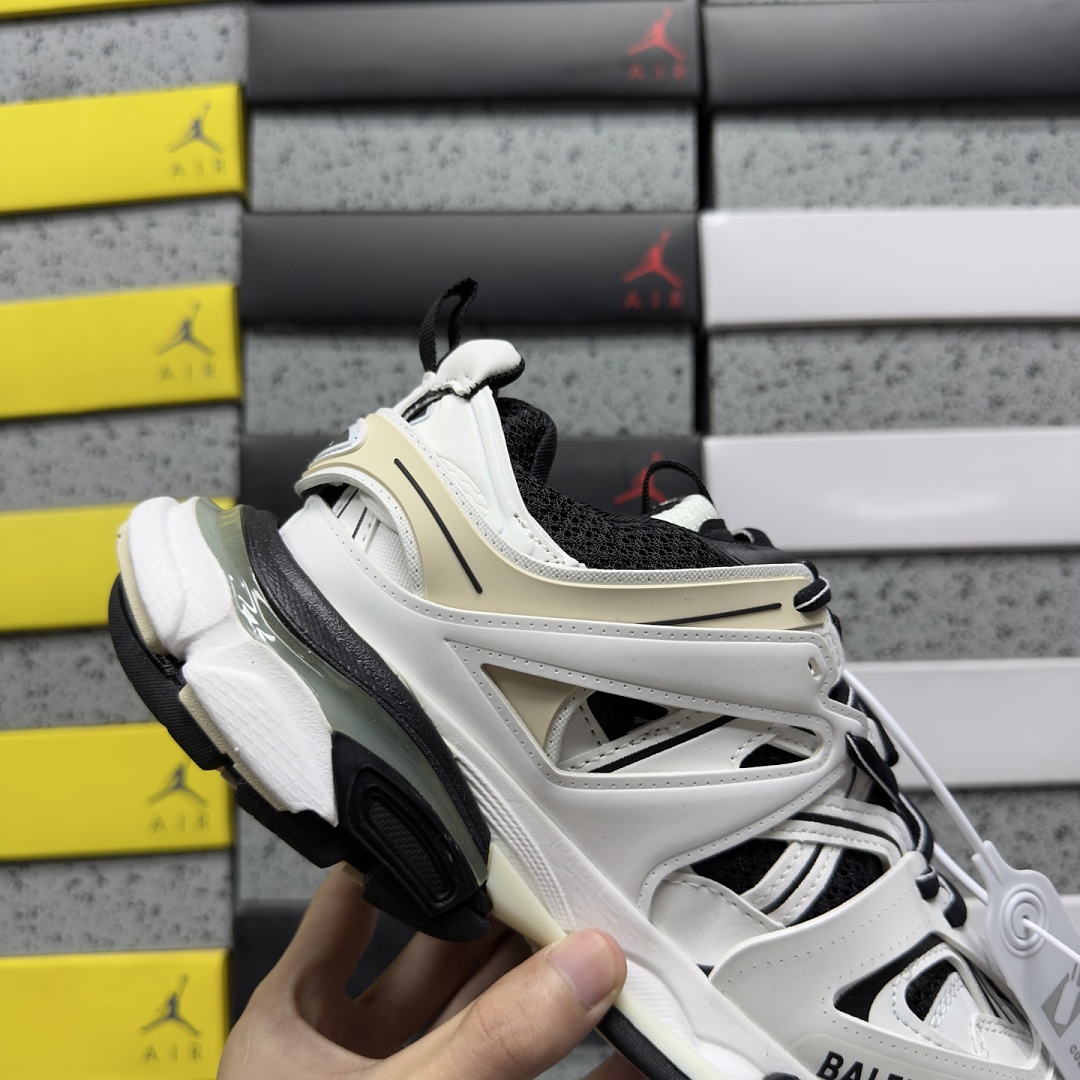 Balenciaga BLCG Track 4162 (Black White) - Image 2
