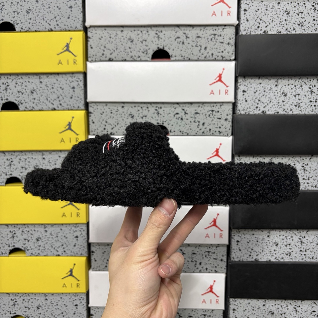 Balenciaga BLCG Furry Slide (Black) - Image 9