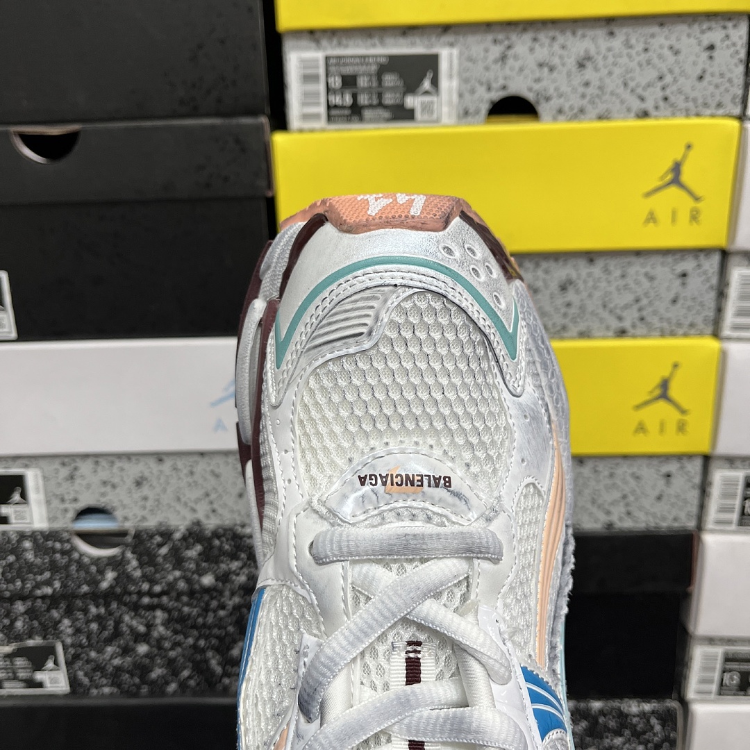 Balenciaga BLCG Runner 7.5 - Image 10