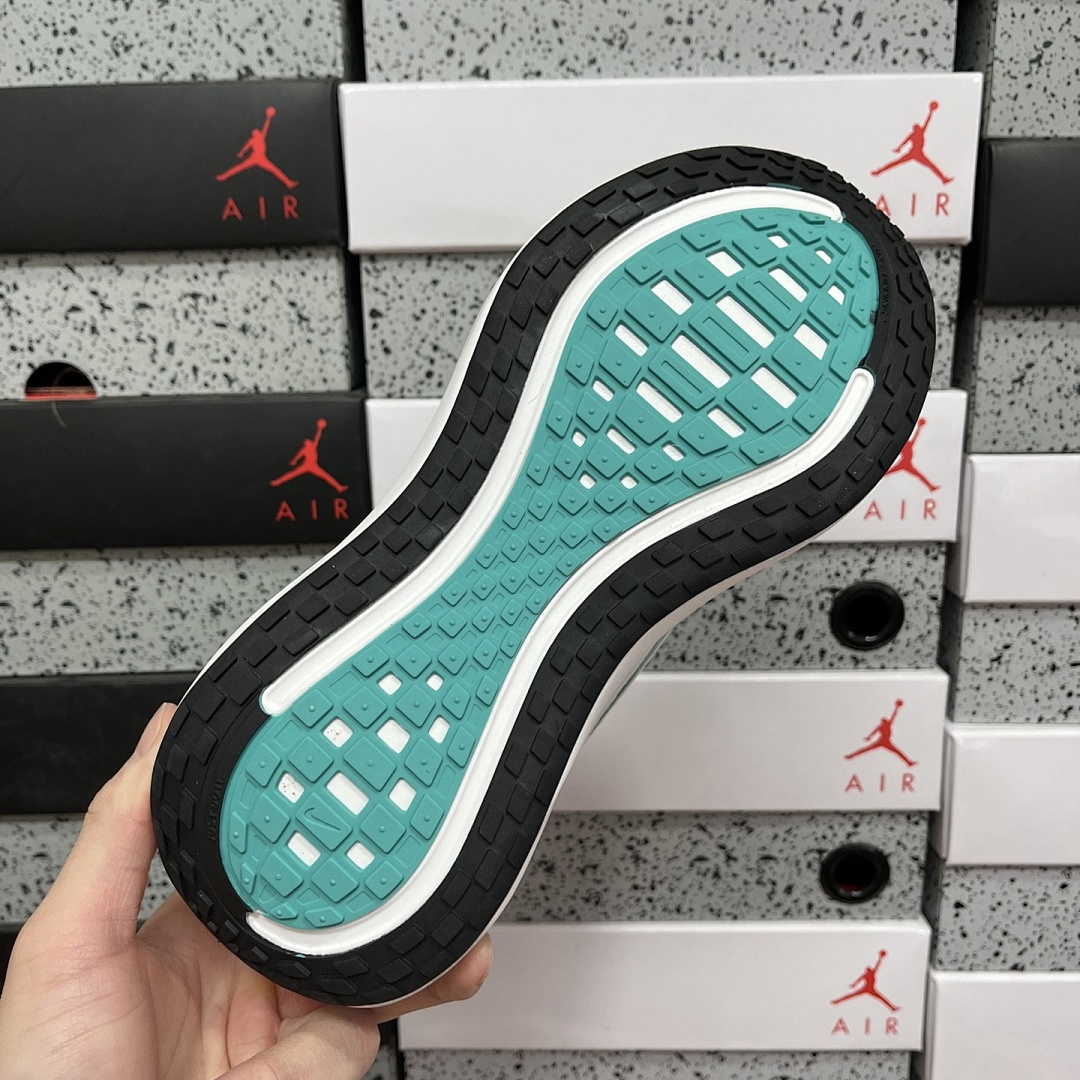 Nike Zoom Vomero - Image 9