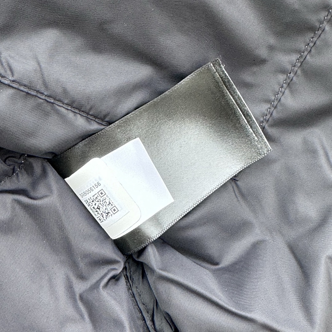 The North Face TNF 1996 Retro Nuptse 700 Fill Packable Jacket - Image 7
