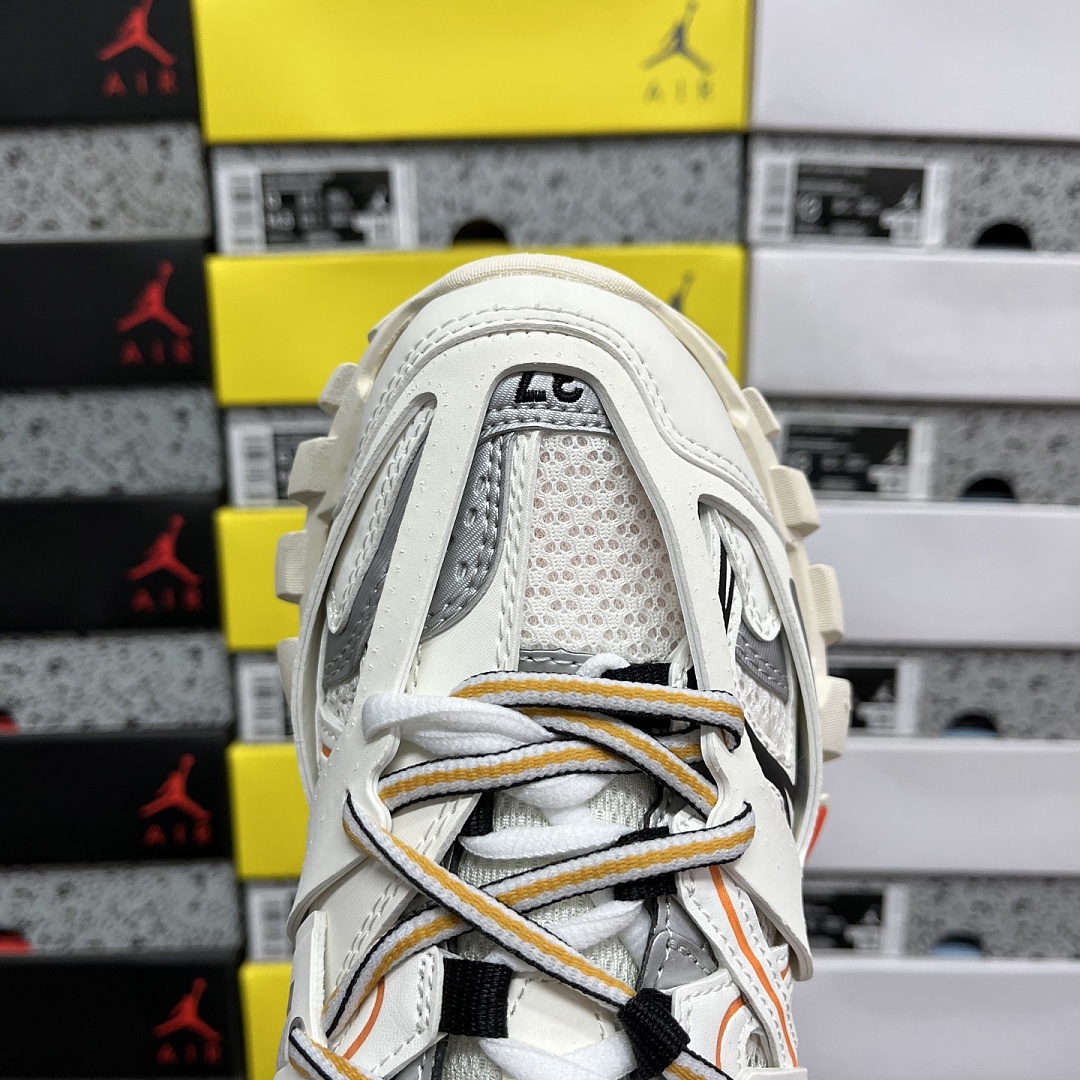 Balenciaga BLCG Track 3.0 Orange LED - Image 10