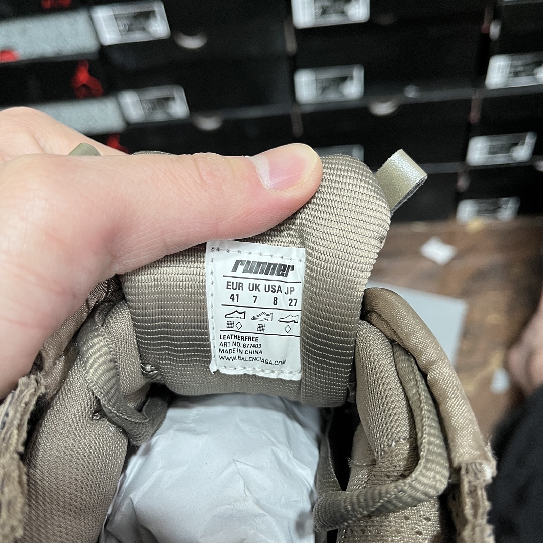 Balenciaga BLCG Runner 7.0 - Image 10