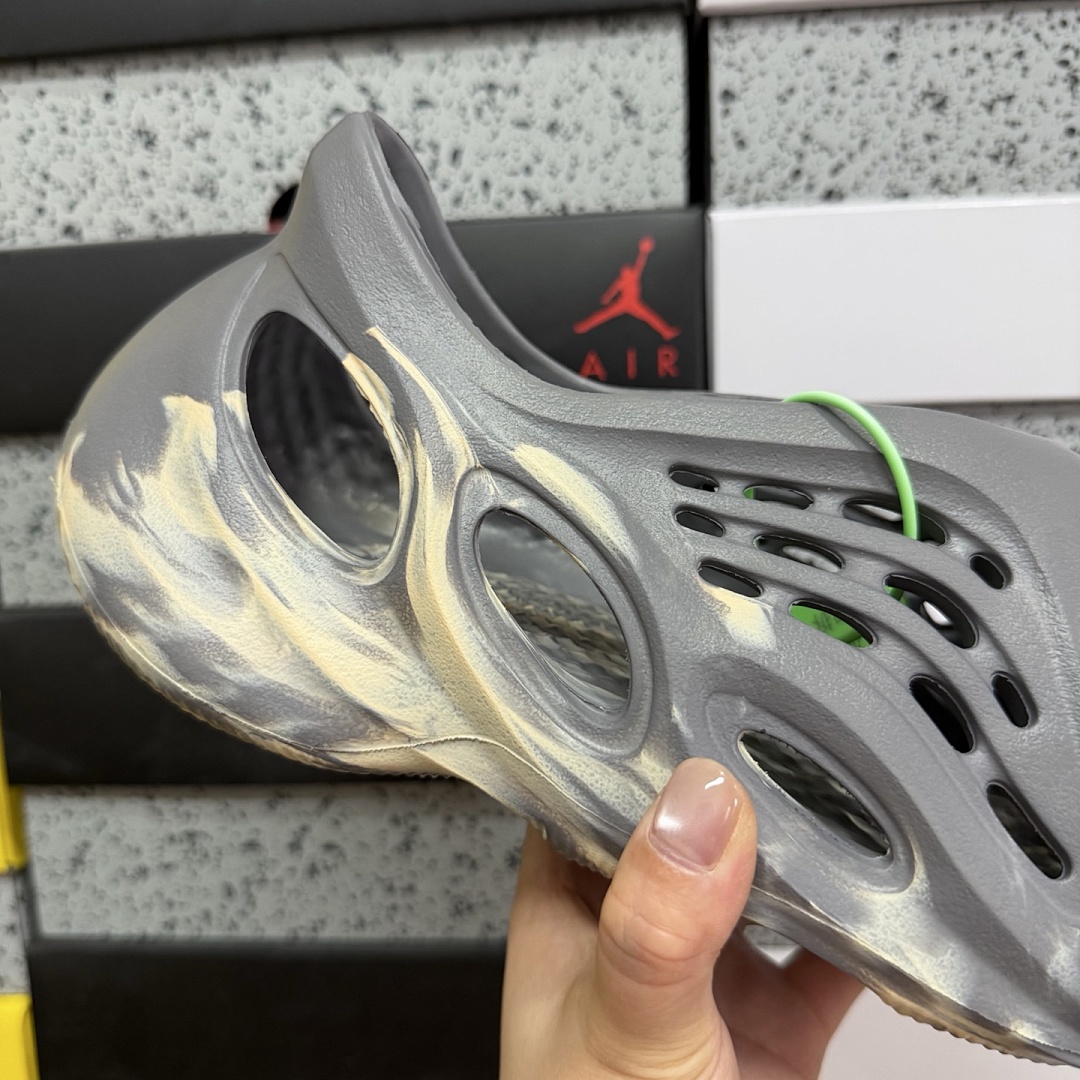 Adidas Slide/Foam Runner - Image 39