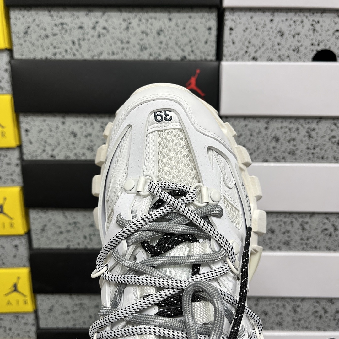 Balenciaga BLCG Track 3.0 - Image 5