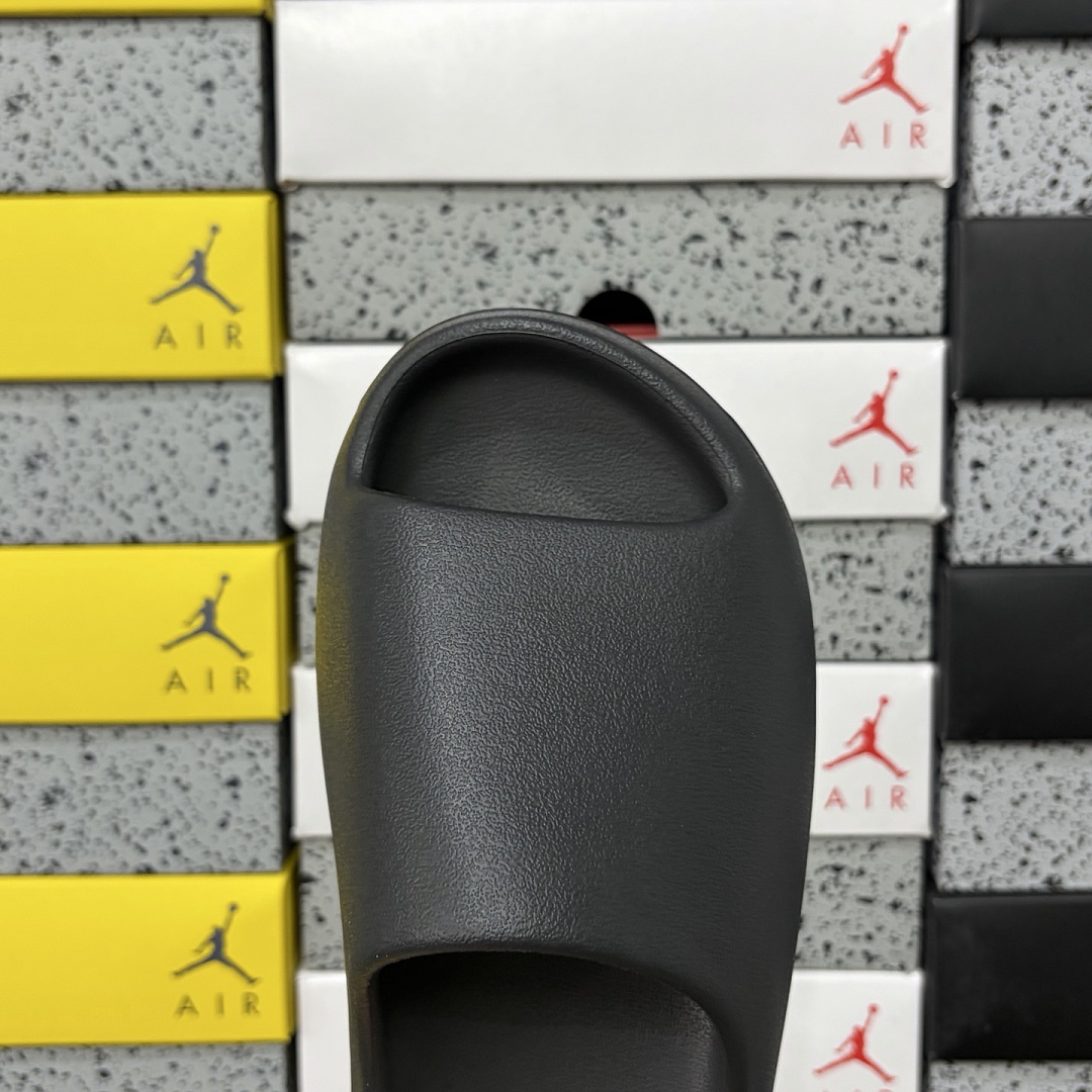 Adidas Yeezy Slide Onyx Slides Black (Matte) - Image 5