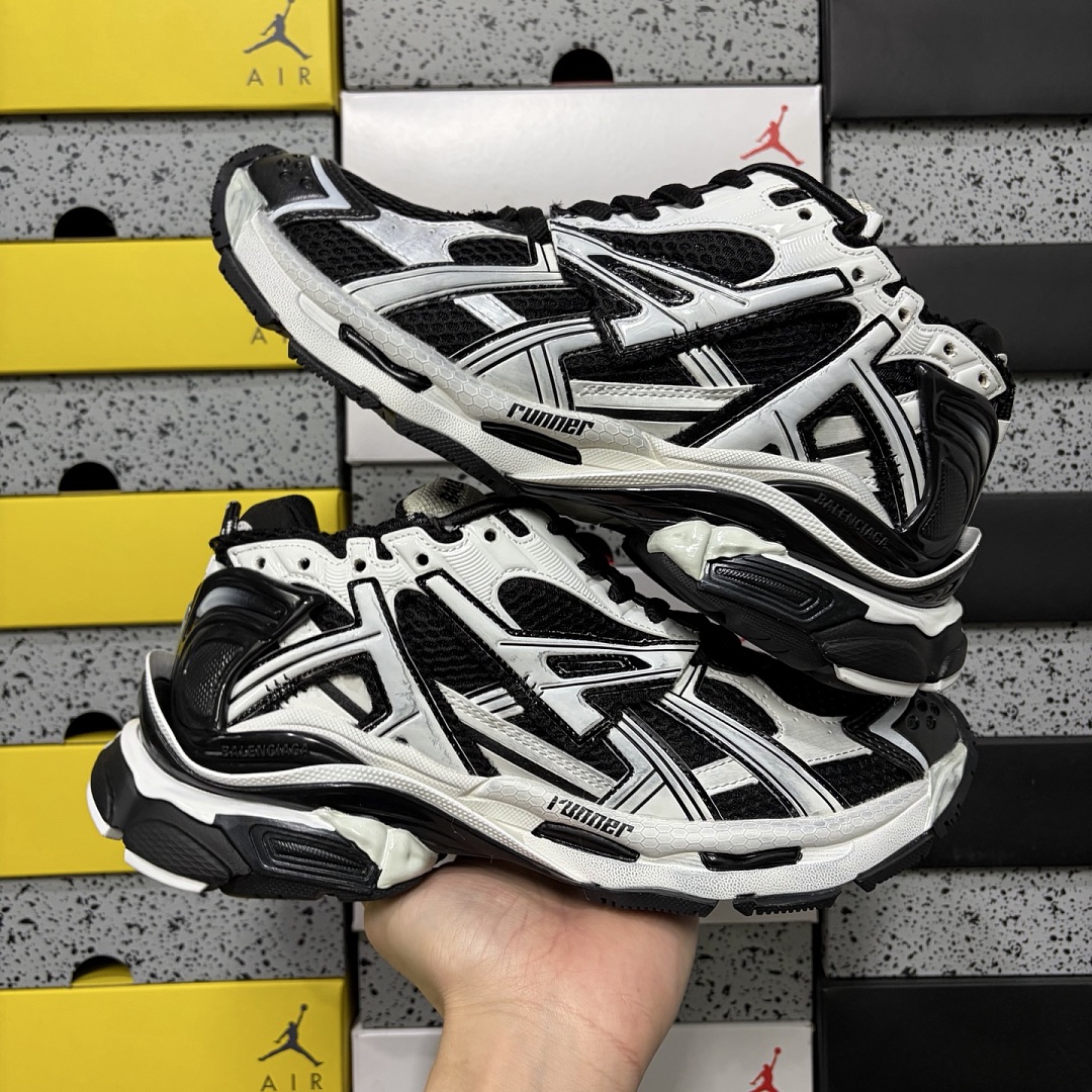 Balenciaga BLCG Runner White Black 7.0 - Image 8