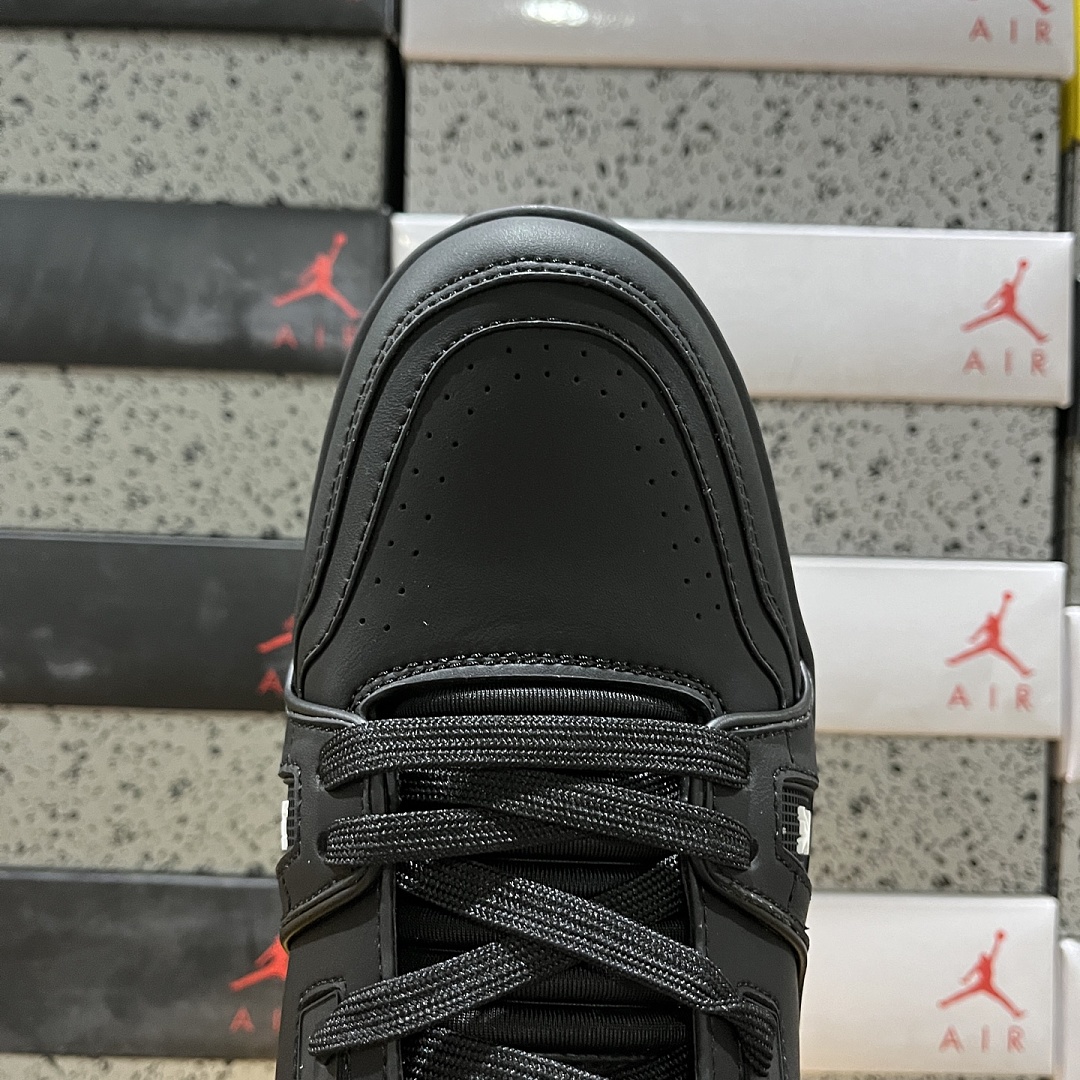 Louis Vuitton Trainer V2-08 - Image 9