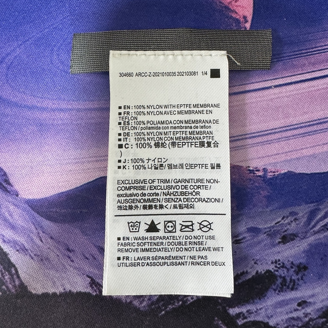 Arc'teryx Beta LT Jacket (Black) - Image 3