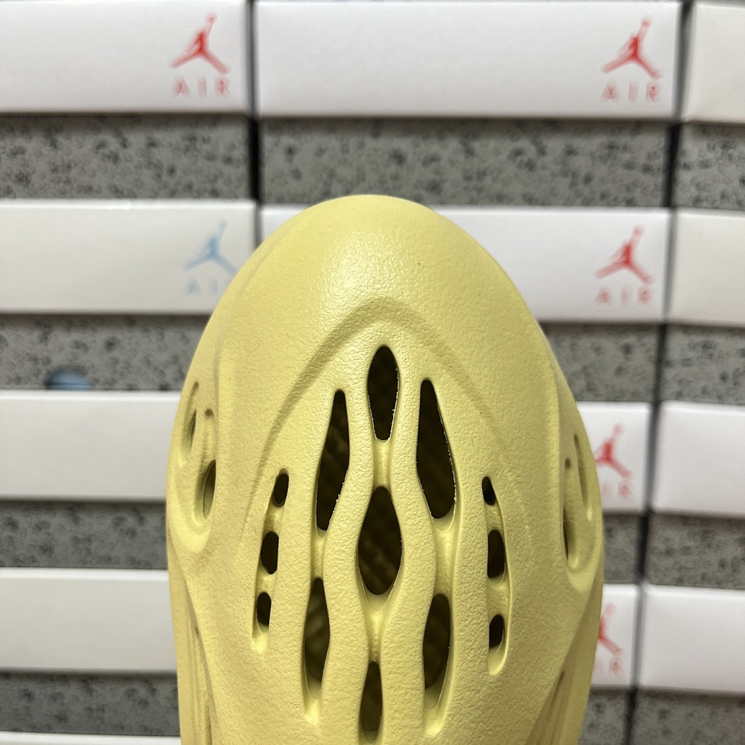 Adidas Slide/Foam Runner - Image 33