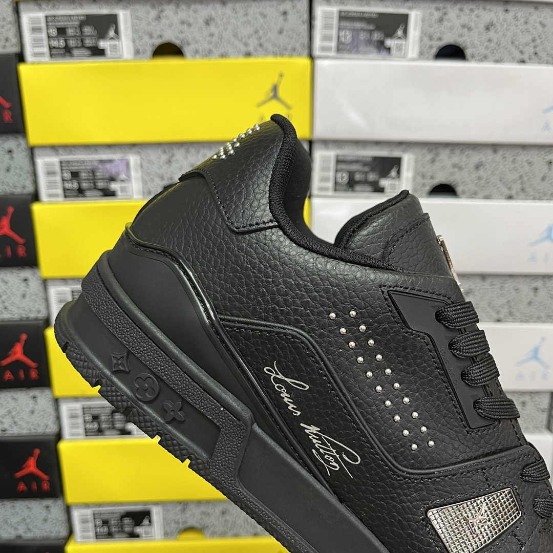 Louis Vuitton Trainer V2-02 - Image 2