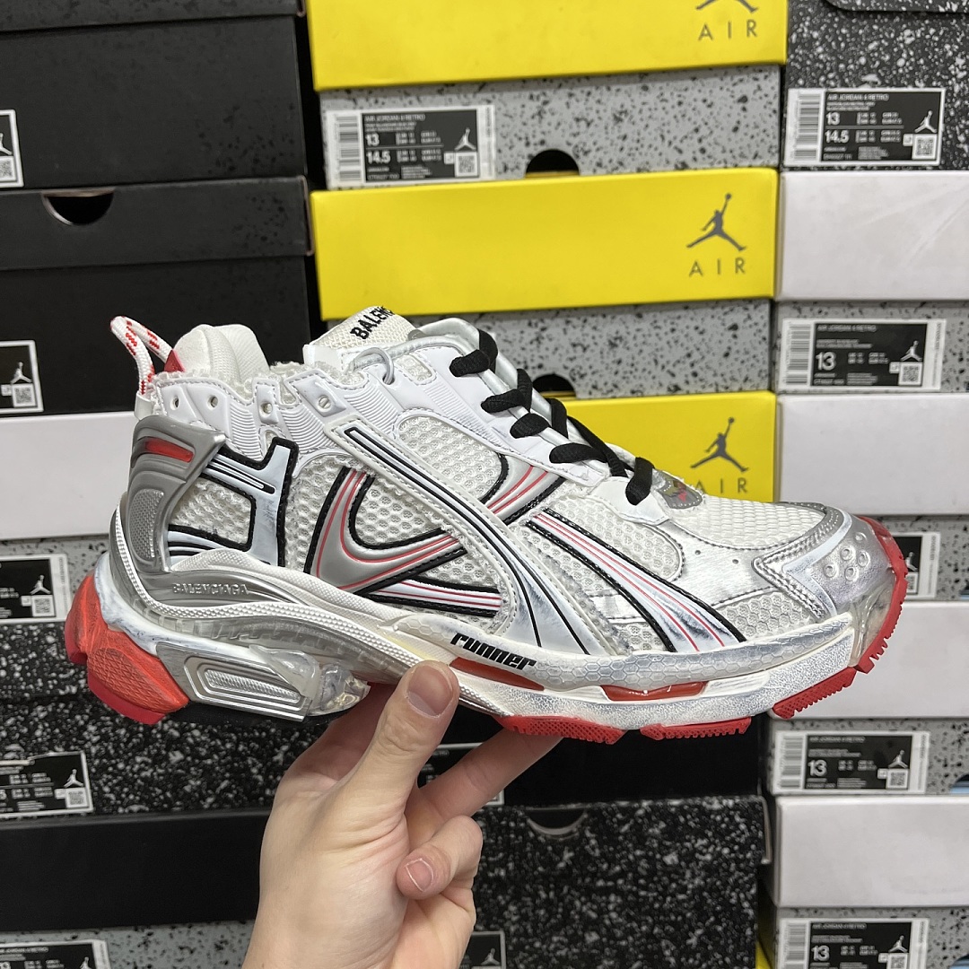 Balenciaga BLCG Runner 7.5 - Image 9