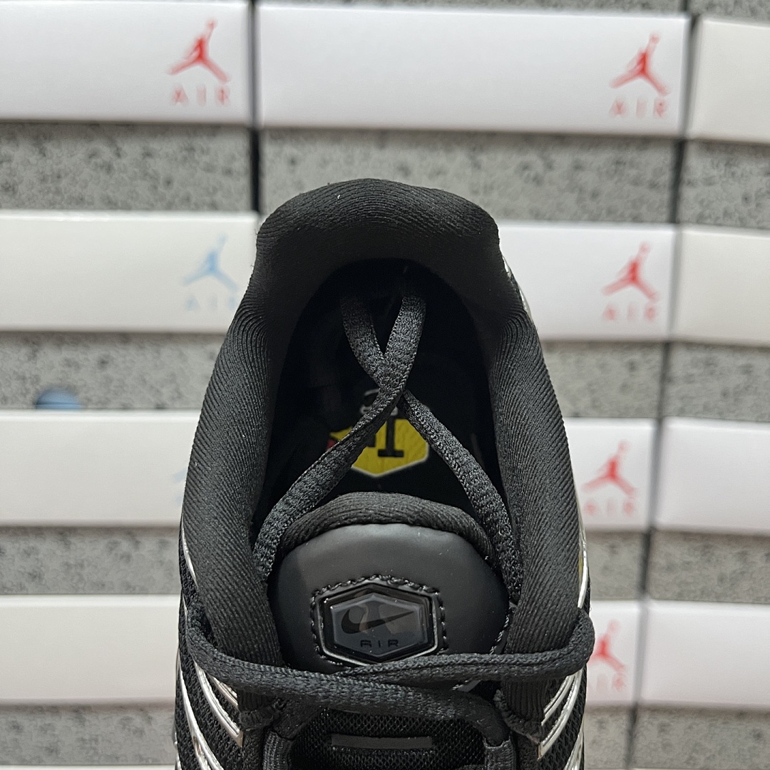 Nike Air Max Plus SE Black Chrome - Image 4