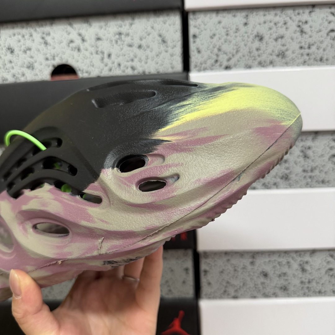 Adidas Slide/Foam Runner - Image 59
