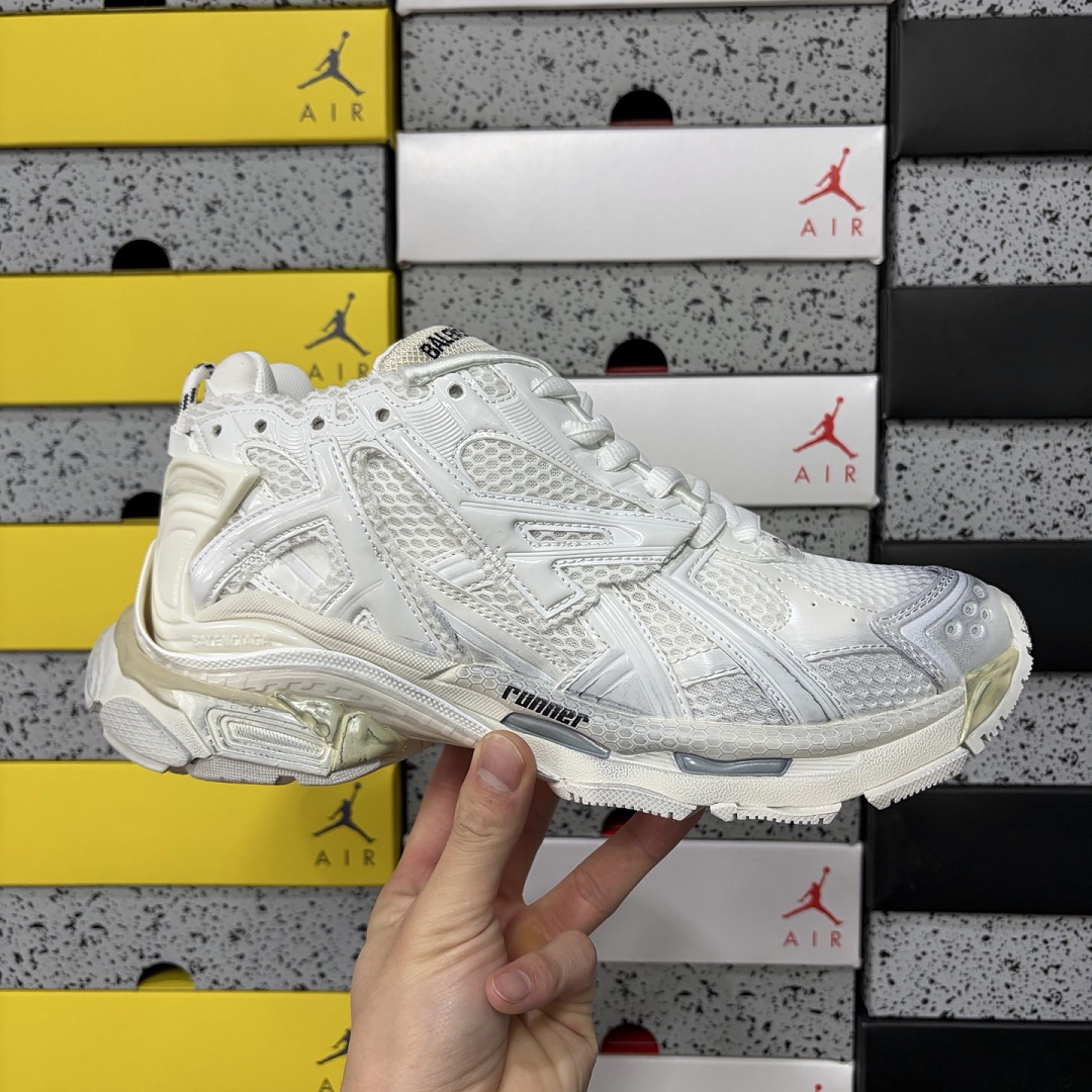 Balenciaga BLCG Runner 7.0 - Image 12