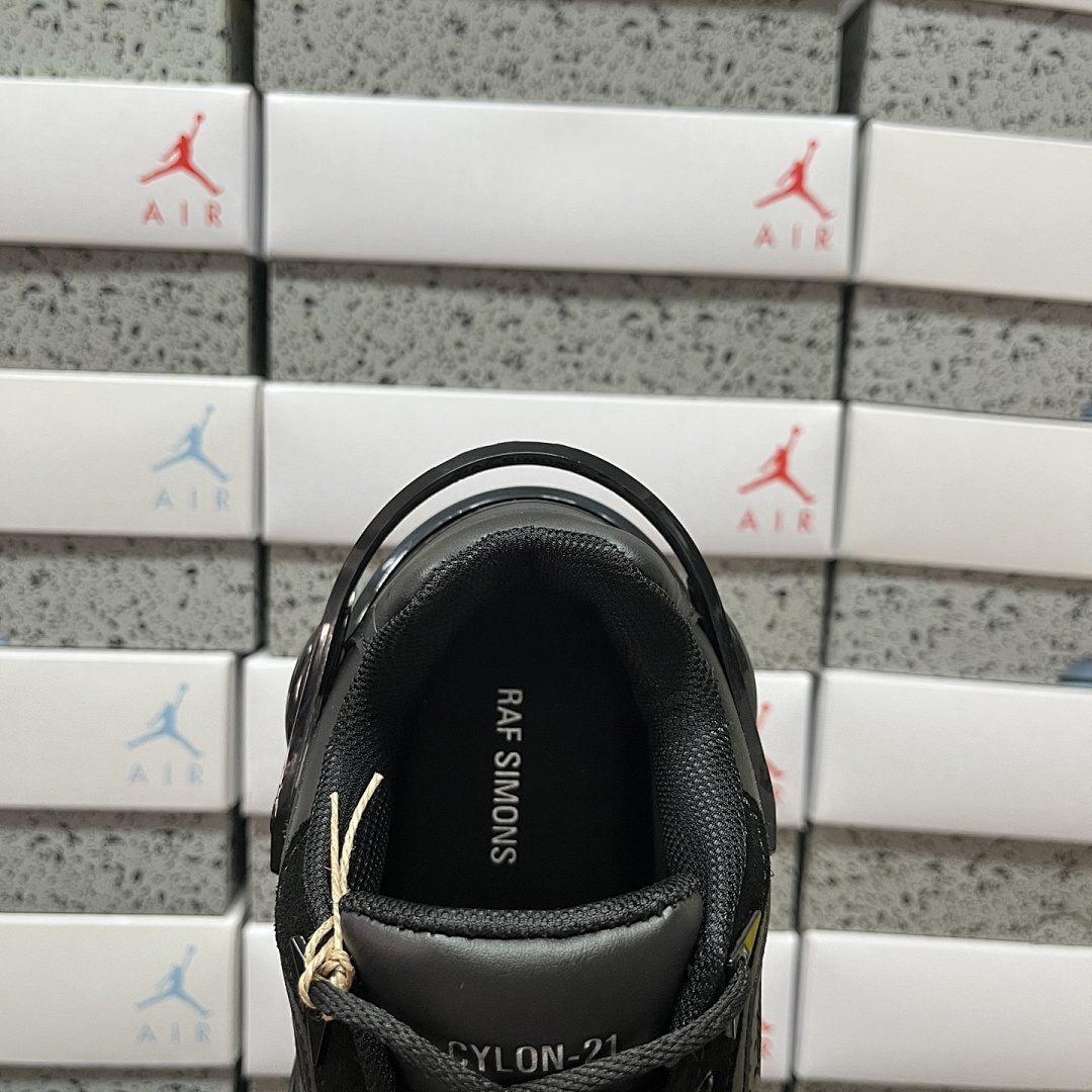 On Running Raf Simons Cylon-21 - Image 6