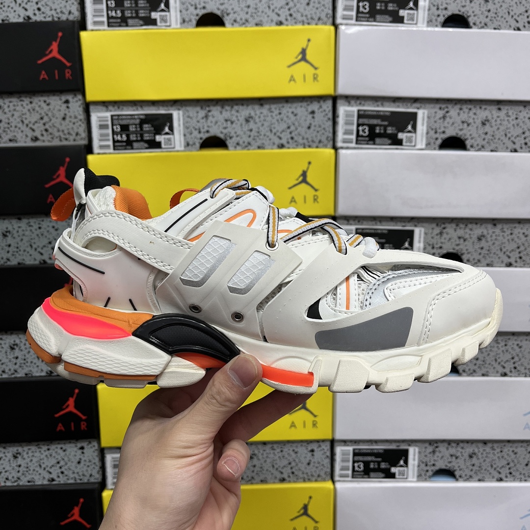 Balenciaga BLCG Track 3.0 Orange LED - Image 6