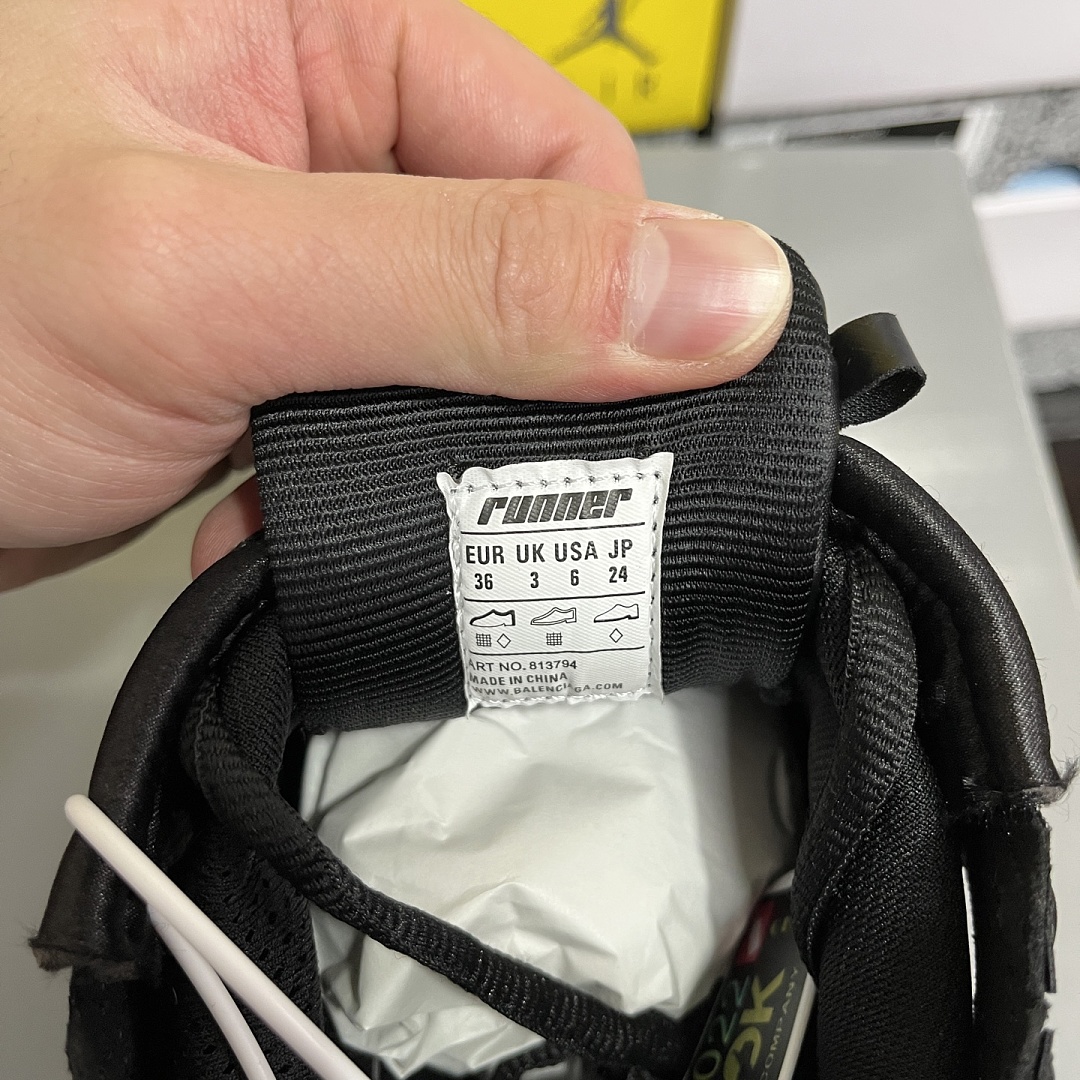 Balenciaga BLCG Runner 7.5 - Image 9