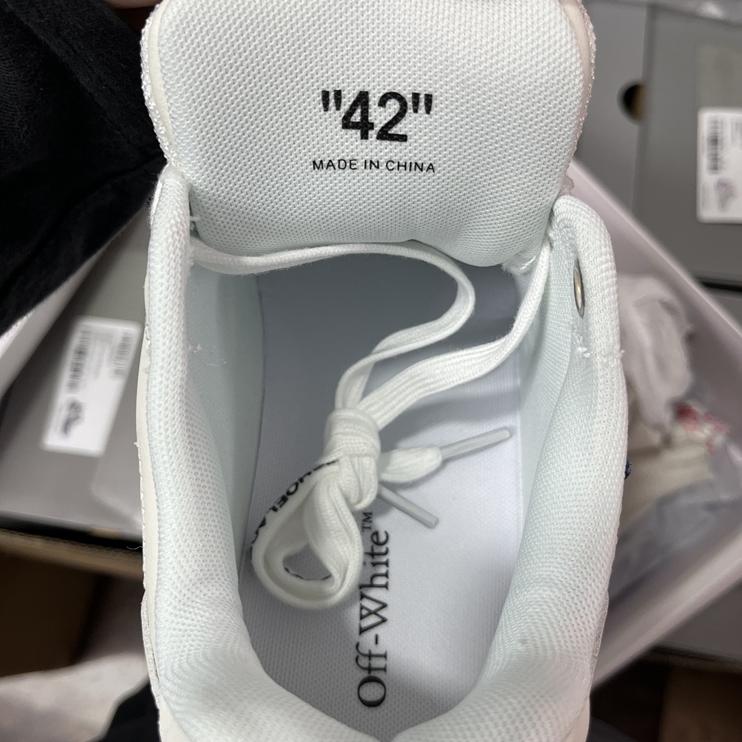 Off-White Out Of Office 00O Low Tops Animation - Image 4