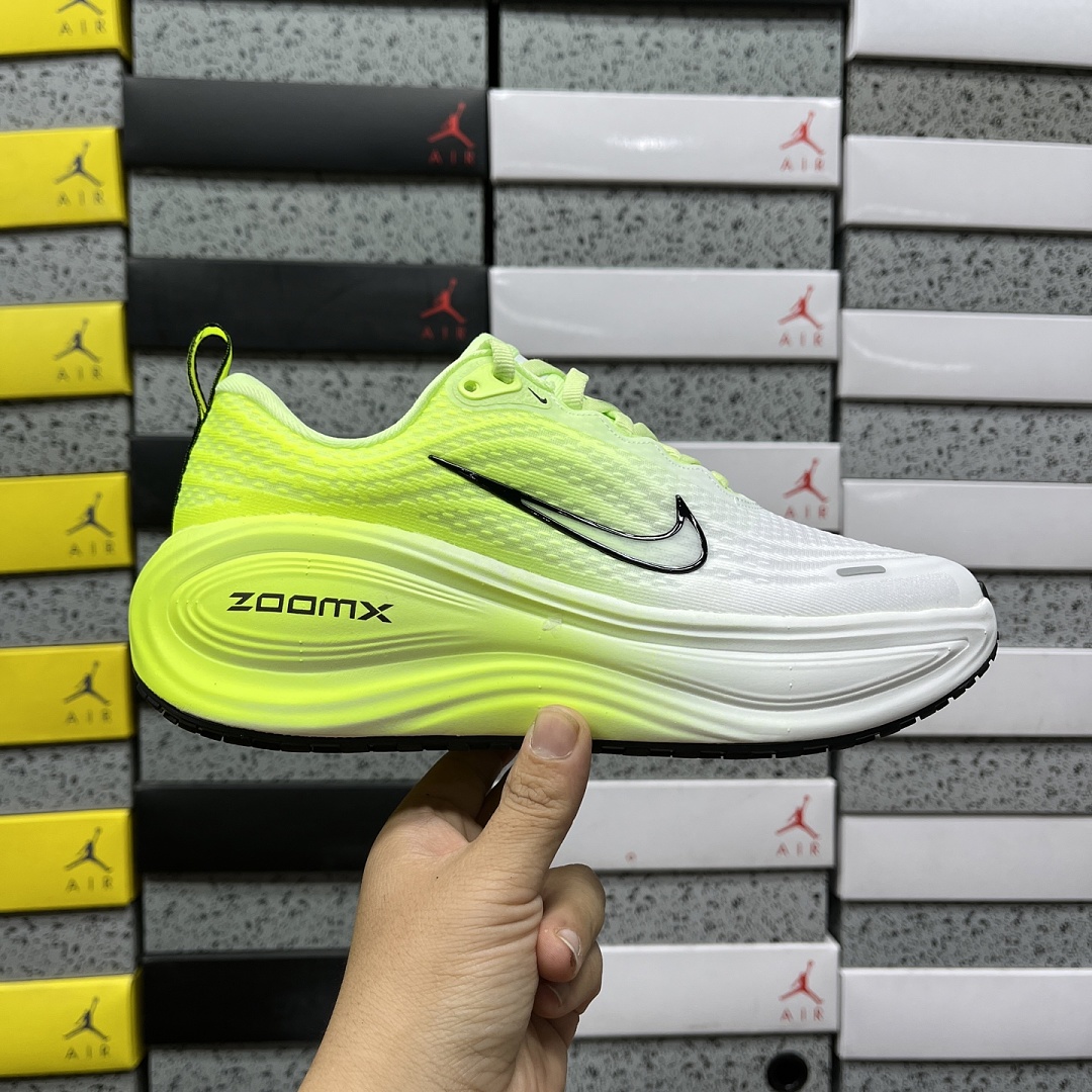 Nike Vomero Plus - Image 2