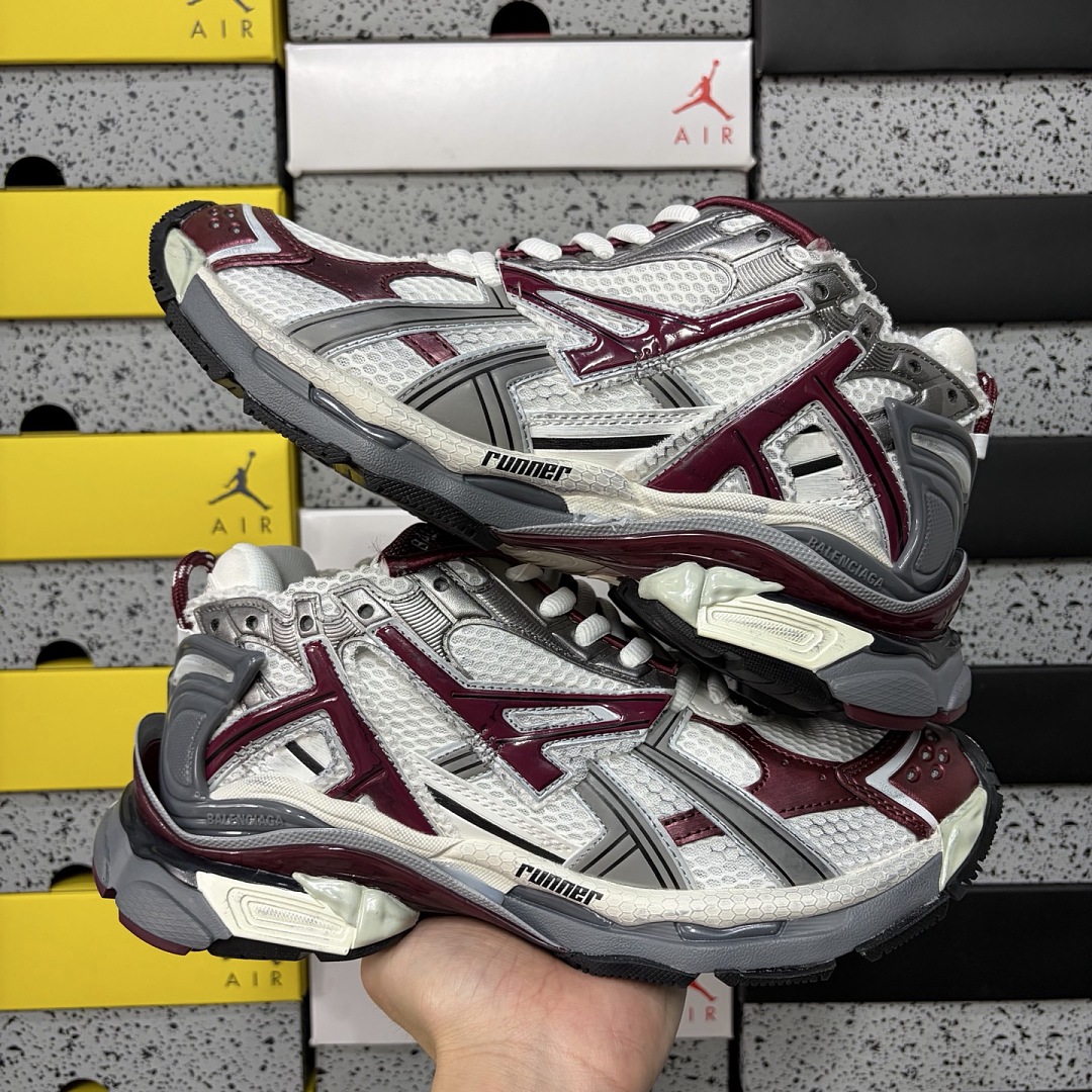 Balenciaga BLCG Runner 7.0 - Image 12