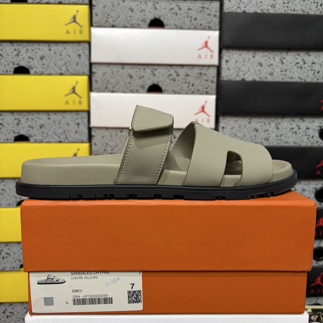 Hermes Chypre Sandal Khaki / Leather