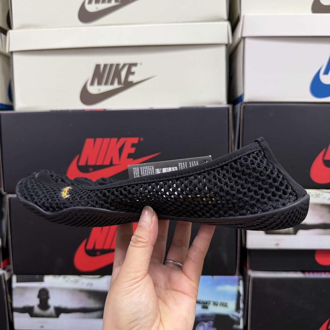 Suicoke Finger Chukka Boot 14W2703 (Black) - Image 2