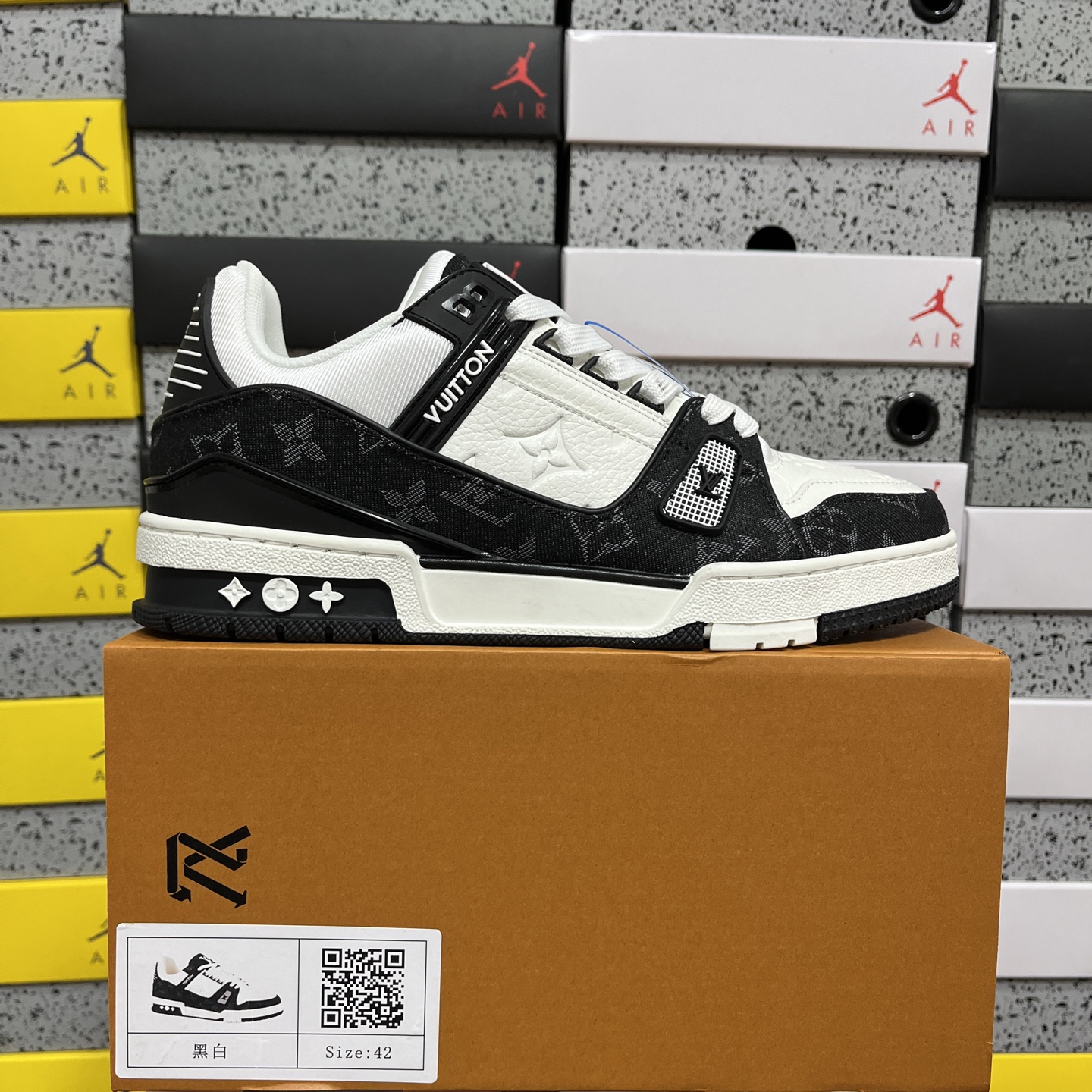 Louis Vuitton Trainer - Image 10