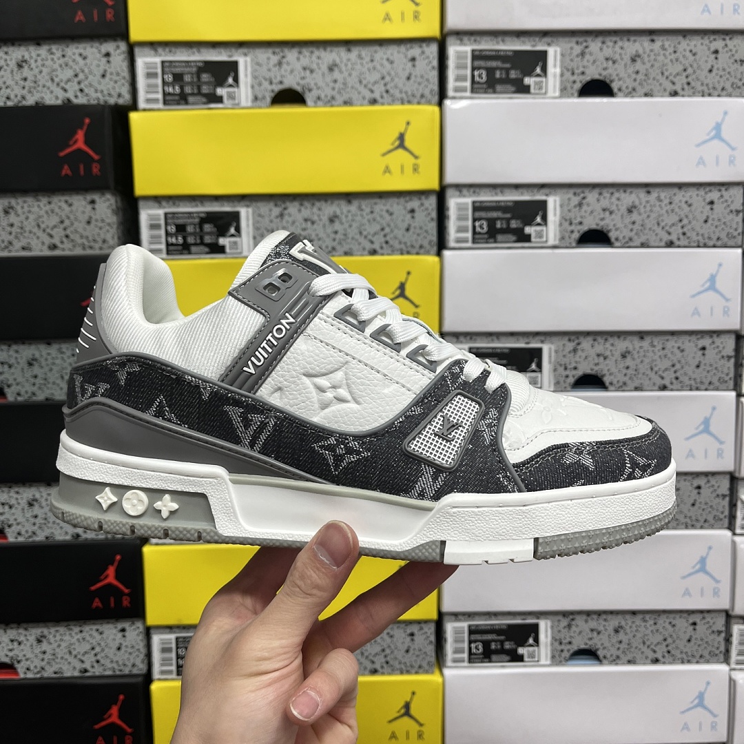 Louis Vuitton Trainer 1-02 - Image 3