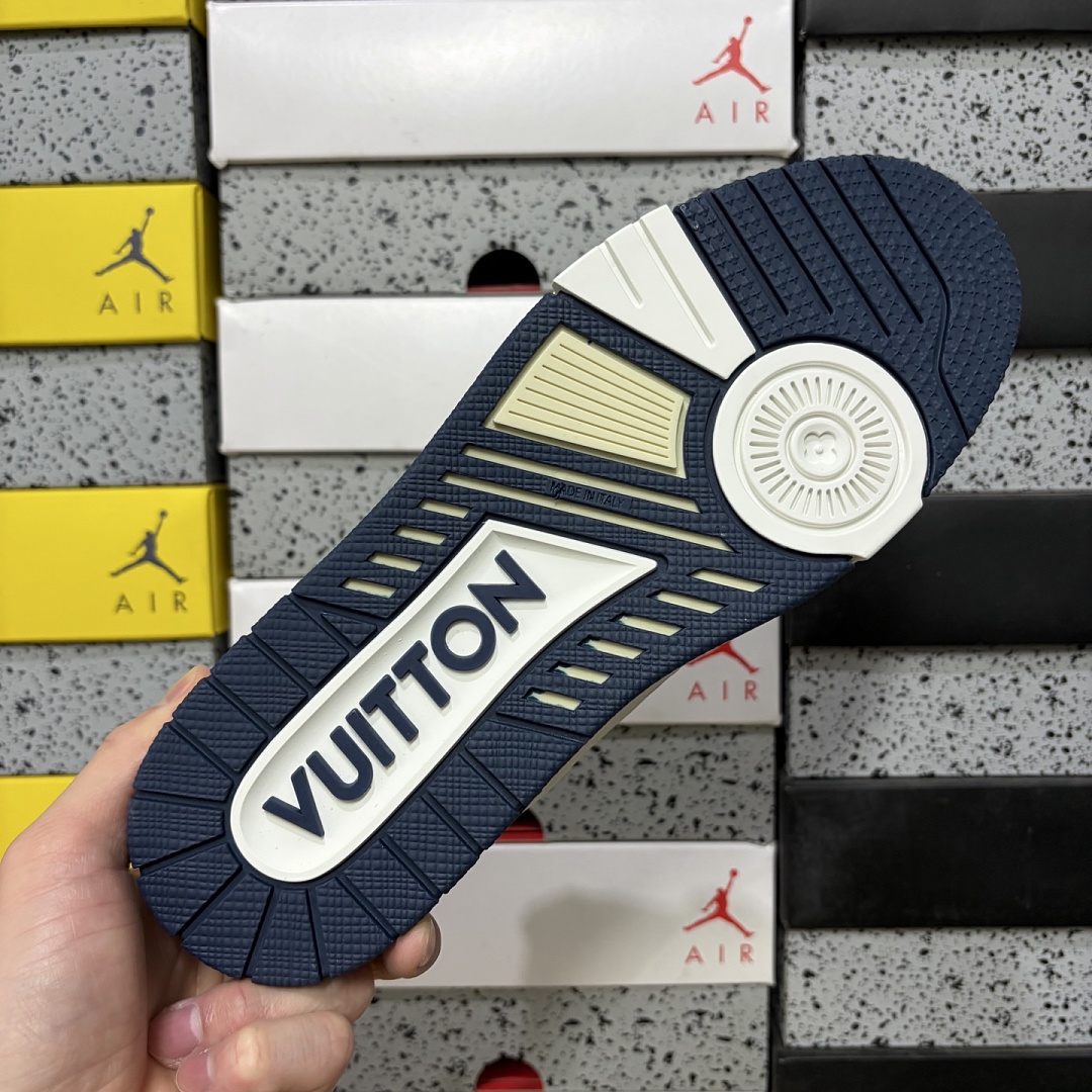 Louis Vuitton Trainer - Image 10