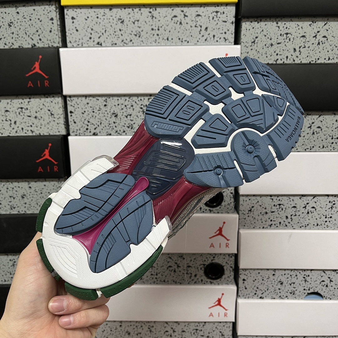 Balenciaga BLCG Runner 7.5 - Image 6