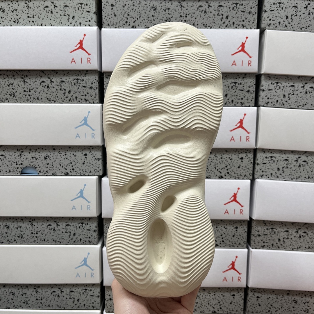 Adidas Slide/Foam Runner - Image 12