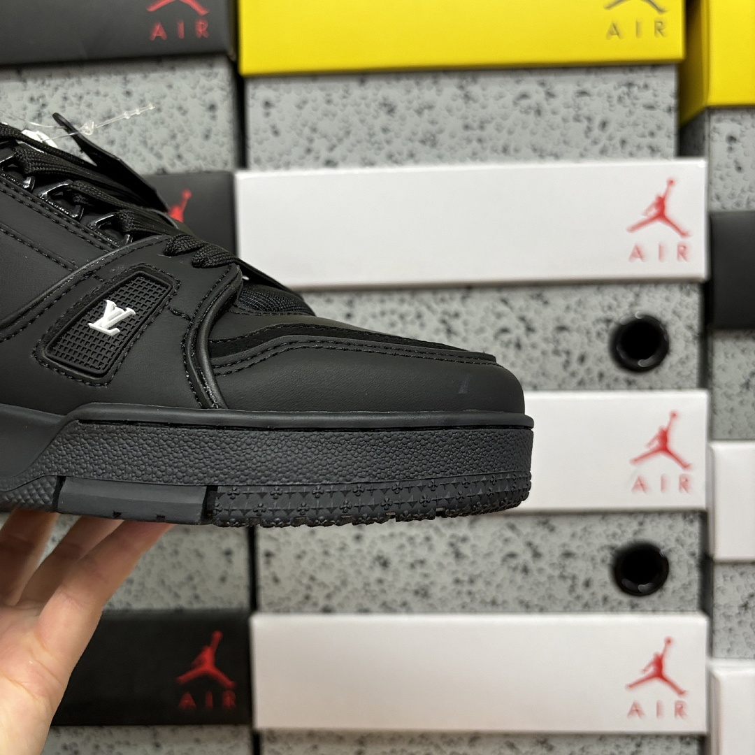 Louis Vuitton Trainer 1-17 - Image 7