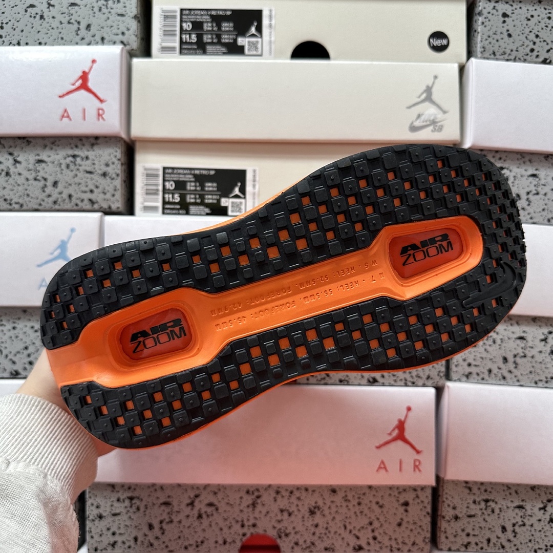 Nike Vomero Premium HQ2050-660 - Image 9